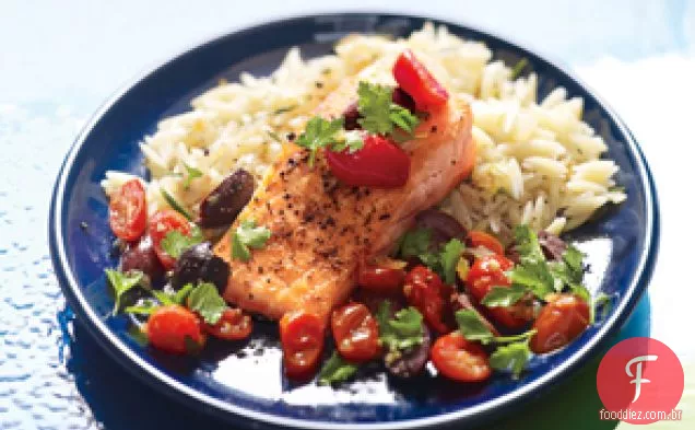 Salmão Toscano Com Orzo De Alecrim