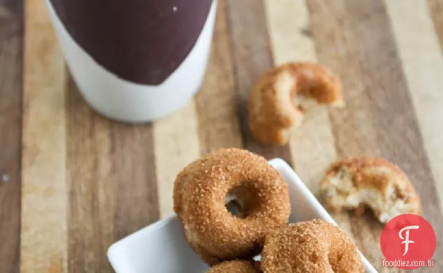 Noz de Banana de trigo integral {mini} Donuts