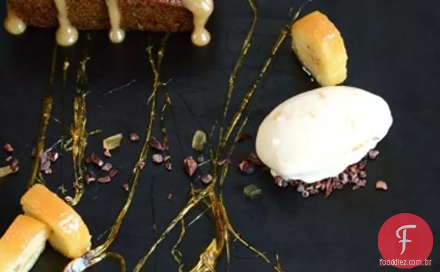 Fatia De Encontro Com Bananas De Chá Earl Grey E Sorvete De Gengibre Com Caule
