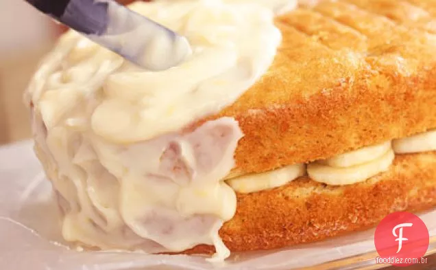 Bolo de camada de Banana com cobertura de queijo creme de limão