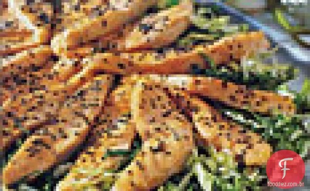 Abacaxi-salmão marinado com salada de repolho Asiático