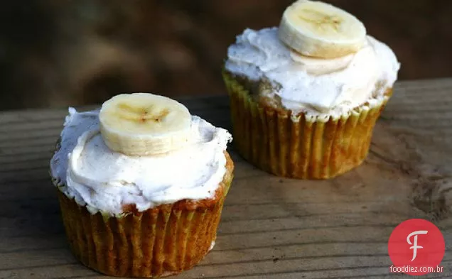 Cupcakes De Banana Com Cobertura De Mel De Canela