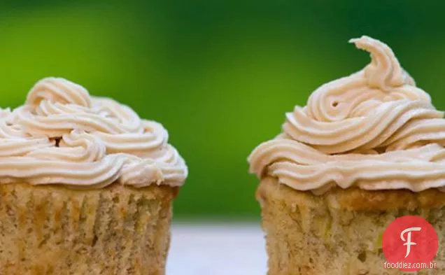 Cupcakes De Banana Com Cobertura De Manteiga De Amendoim