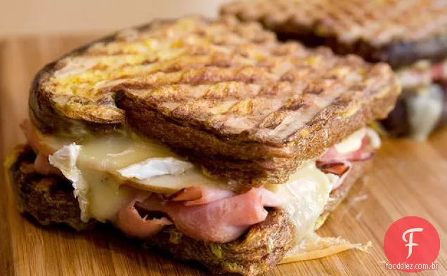 Cozinhe o livro: presunto, Brie e maçã Torrada Francesa Panini
