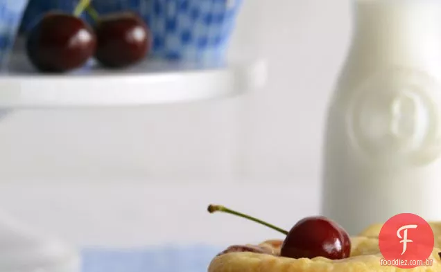 Queijo cereja-baunilha cupcakes dinamarqueses