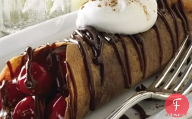 Crepes da Floresta Negra feitos com doces de Chocolate sem açúcar de Hershey
