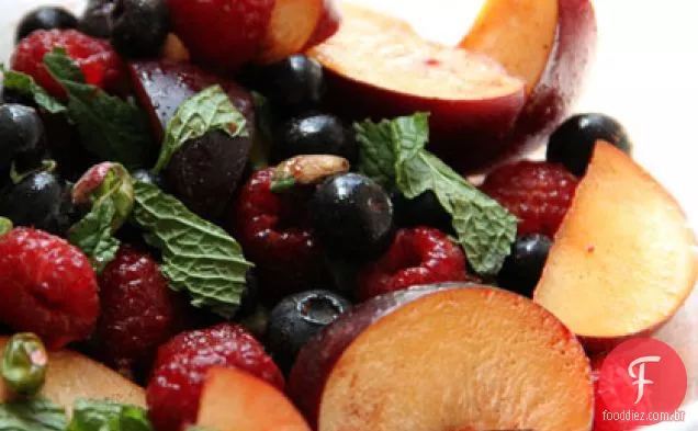 Salada de frutas vermelhas e pretas