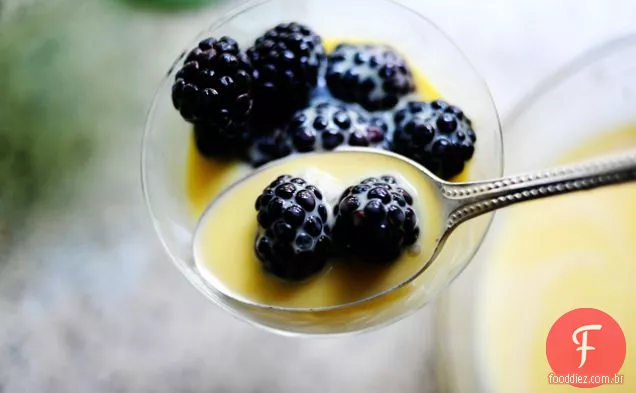 Amoras com creme doce