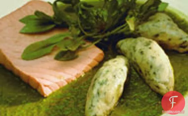 Salmão com molho Azeda e bolinhos de batata