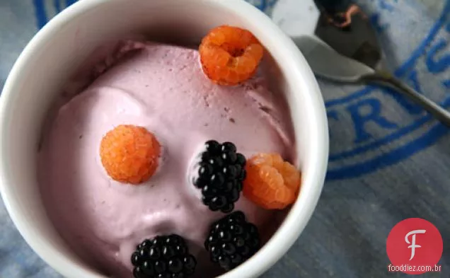 Gelado Do Leitelho Da Amora-Preta