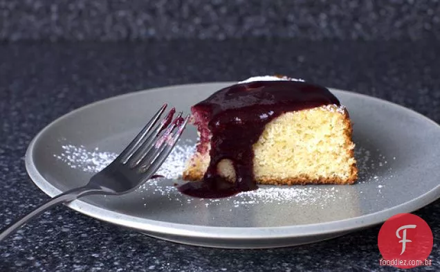 Bolo De Iogurte De Limão Com Molho De Amora
