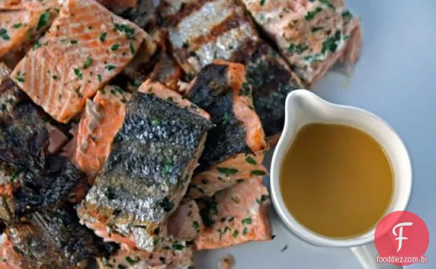 Jantar hoje à noite: salmão com molho cítrico