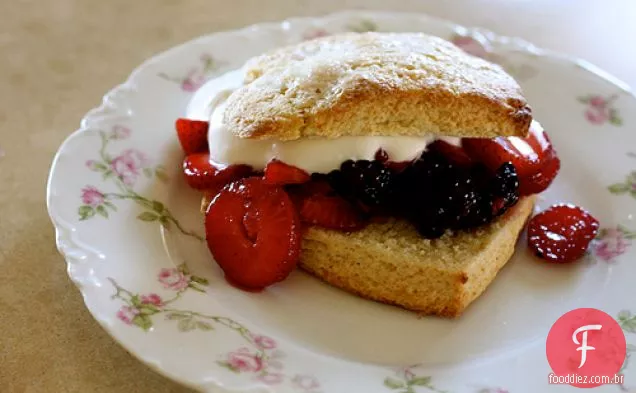 Morango Blackberry Shortcake