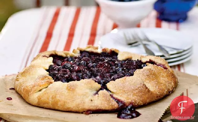 Blueberry e Blackberry Galette com crosta de Fubá