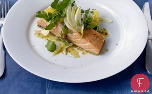 Salmão Com Erva-Doce E Salada De Laranja