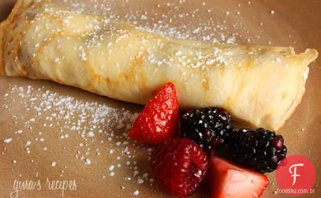 Crepes Checos Cheios De Bagas E Creme