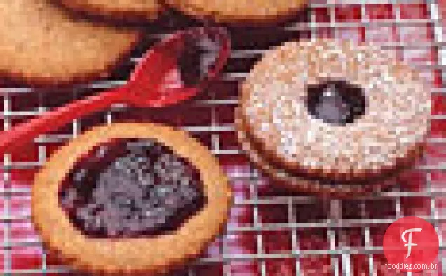 Biscoitos Linzer de avelã com Geléia De Amora