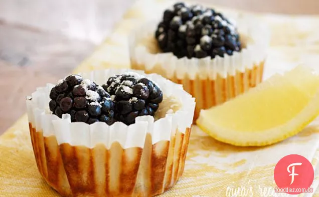 Cupcakes Cremosos Do Iogurte Do Cheesecake Do Limão