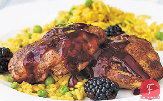 Coxas de frango grelhadas com cinco especiarias com esmalte Blackberry