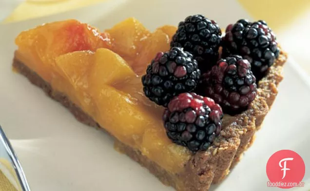 Torta de pêssego e amora com aveia-crosta de biscoito