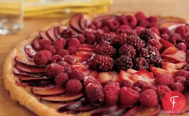 Pizza de frutas frescas com coalhada de limão
