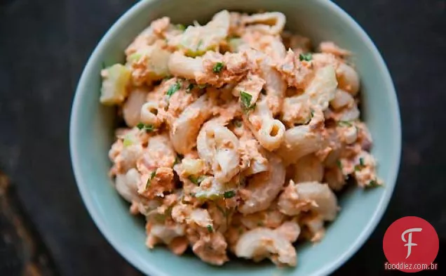 Salada De Macarrão De Salmão