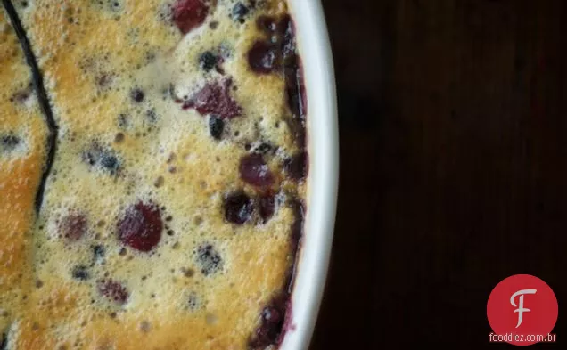 nostalgia do verão: flaugnarde com bagas assadas