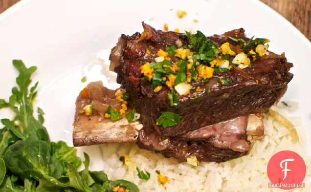 Flambeed Costelas Curtas Com Sangue Laranja Gremolata