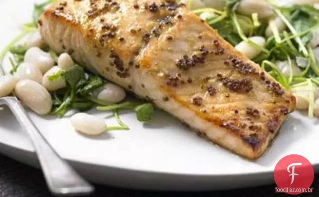 Salmão vitrificado com mostarda com feijão Cannellini, limão e foguete