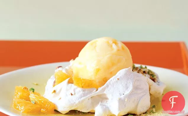 Pistache Pavlovas com laranjas e sorvete de laranja de sangue
