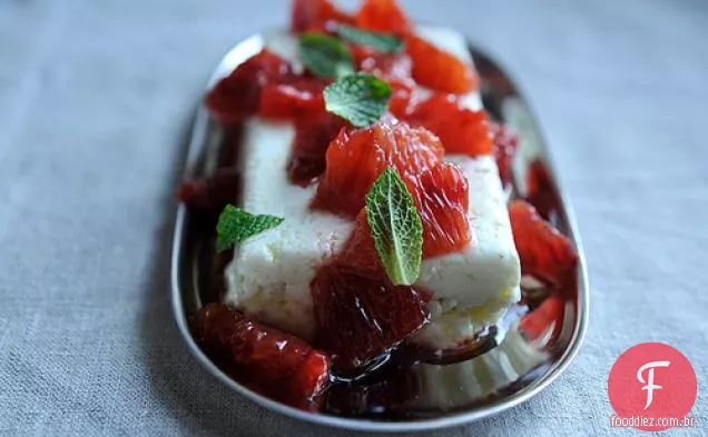 Camadas De Ricota, Feta E Hortelã Com Laranjas Sanguíneas Meladas