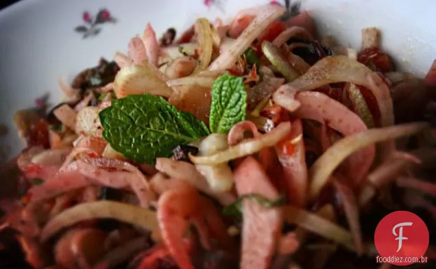Salada de pôr do sol argelina (laranjas de sangue, erva-doce e azeitonas pretas)