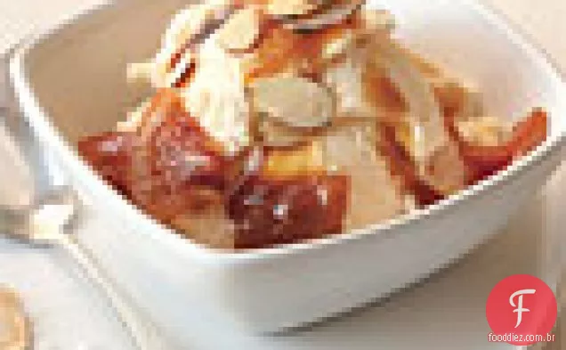 Sundaes caramelizados da laranja e da amêndoa do sangue