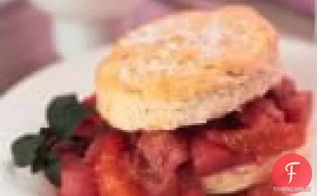 Ruibarbo e Shortcakes laranja-sangue