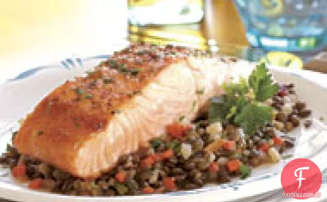 Salmão grelhado com uma RagoÃ 