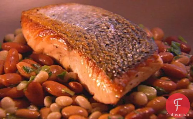 Salmão grelhado com 3 Salada De Feijão