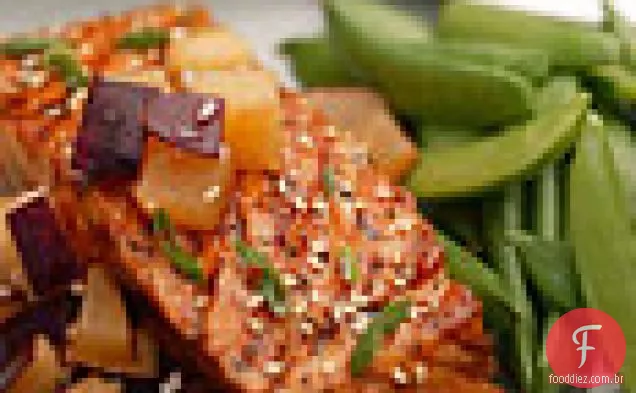 Salmão grelhado com esmalte Hoisin e sabor de ameixa e gengibre