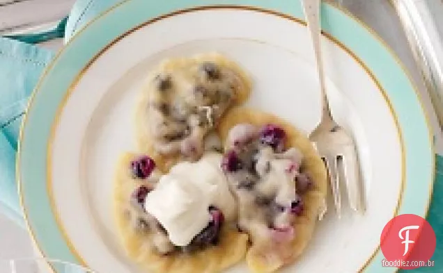 Pierogi Com Recheio De Mirtilo E Creme De Leite Temperado