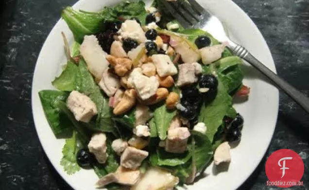 Salada De Verduras Mistas Com Frango Grelhado, Mirtilos , Peras E Queijo Feta