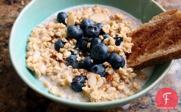 Cereais Quentes Com Mirtilos E Granola