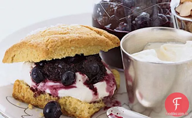 Blueberry-Almond Shortcakes com Crčme Fraîche