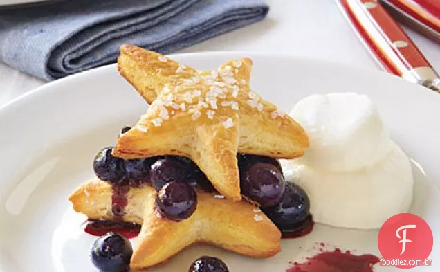 Sapateiro de mirtilo com Shortcakes de estrelas açucaradas