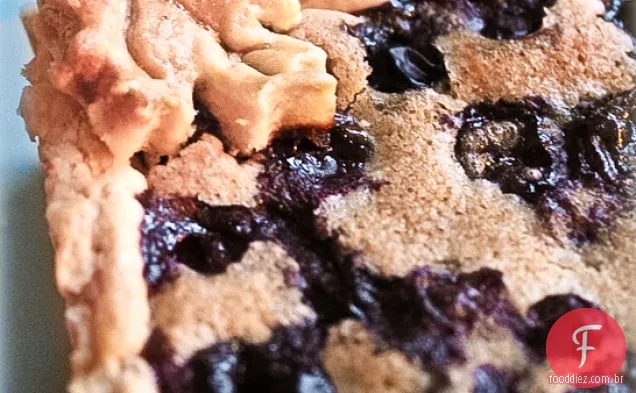 Torta De Manteiga Dourada Com Mirtilo E Cereja