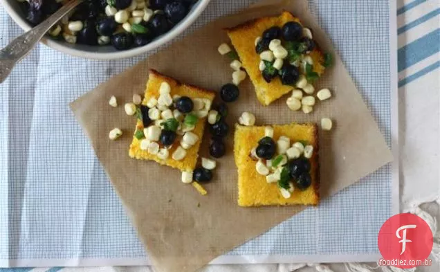 Quadrados De Polenta Com Sabor De Mirtilo E Milho