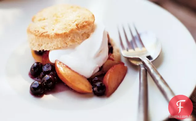 Nectarina quente e Shortcakes de mirtilo
