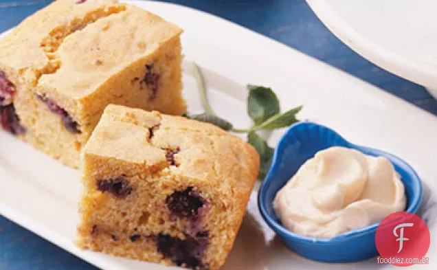 Pão De Milho De Mirtilo Com Manteiga De Bordo