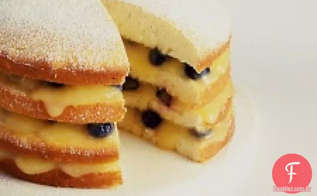 Bolo De Camada De Limão Com Coalhada E Mirtilos