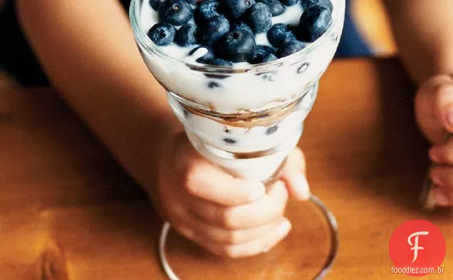 Blueberry e Maple-Pecan Granola Parfaits