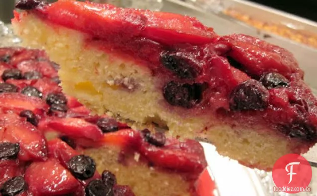 Bolo de mirtilo de ameixa de cabeça para baixo