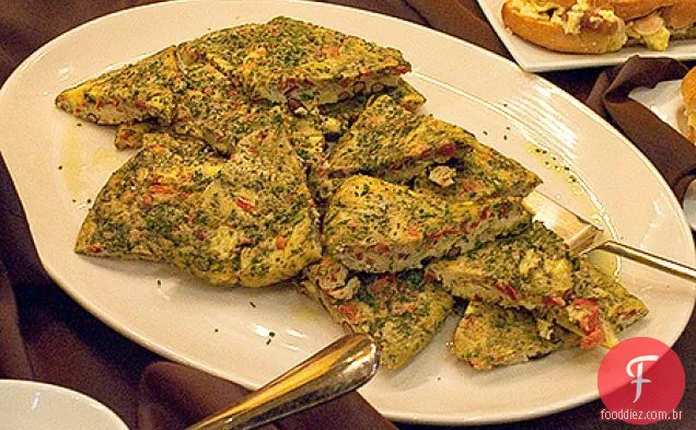 Fritada Com Feijão, Pimenta Assada, Tomate E Pesto